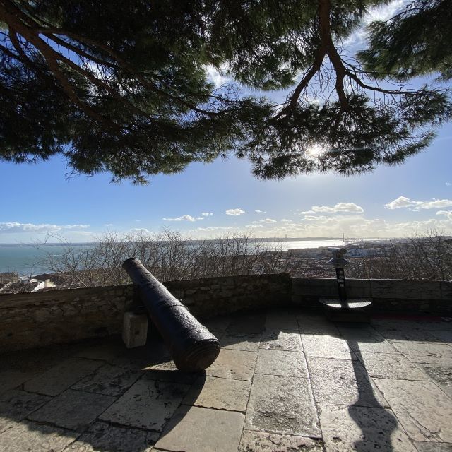 Lisbon: São Jorge Castle E-Ticket and Audio Guide - Climbing Ulysses Tower and the outer walls