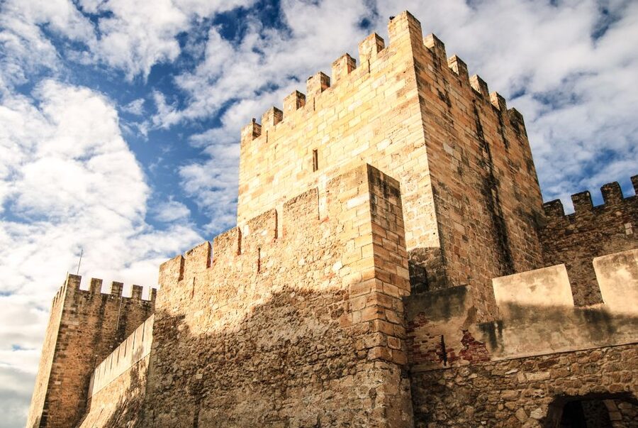 Lisbon: Sao Jorge Castle Skip-the-Line Ticket with Guide - Why São Jorge Castle works best with a guide