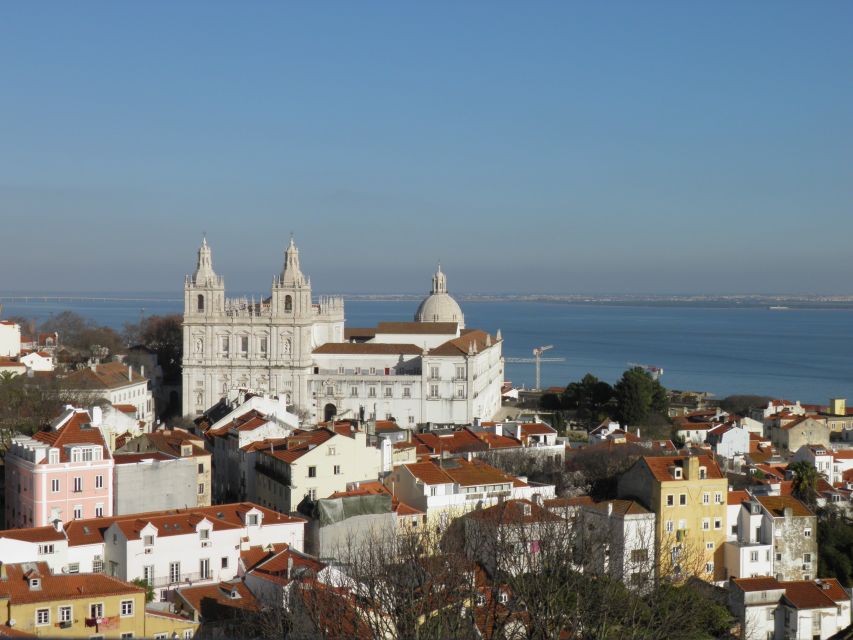 Lisbon: Tower of Saint George’s Castle Church Ticket & Drink - A short climb to Lisbon’s highest old-city view
