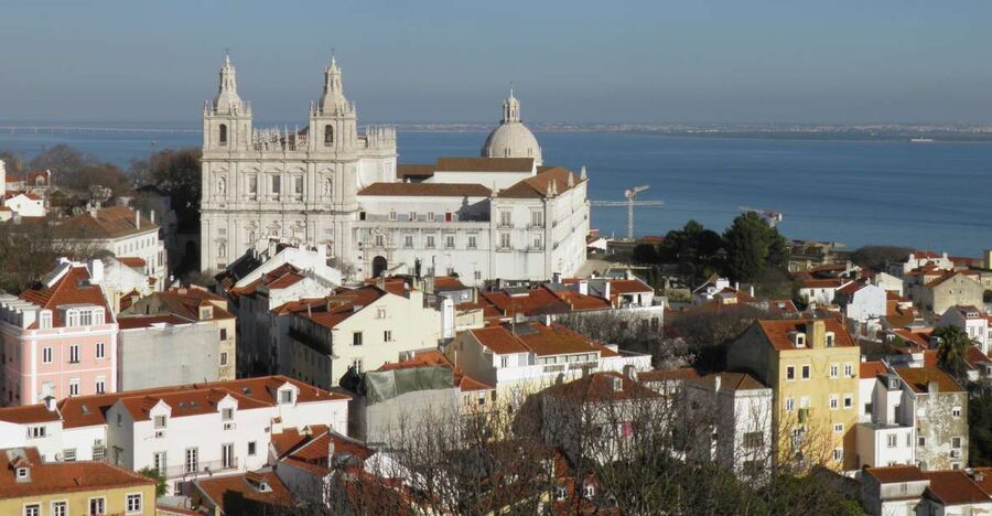Lisbon: Tower of Saint George’s Castle Church Ticket & Drink - The 360-degree view over Lisbon
