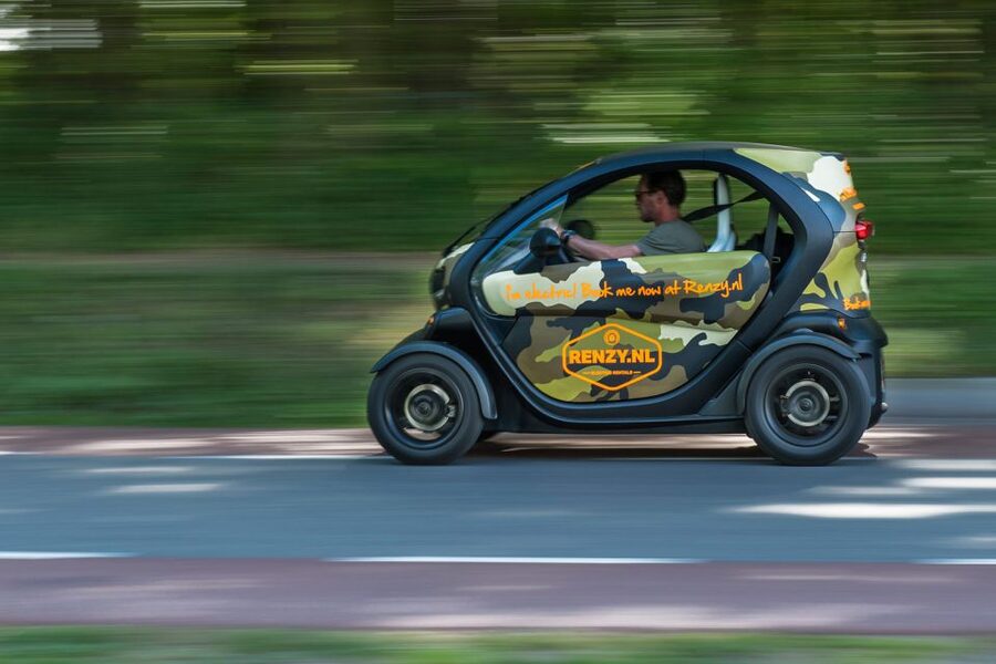 Lisse: Drive-it-Yourself History and Castle Audio Tour - A tiny electric car with a very big personality