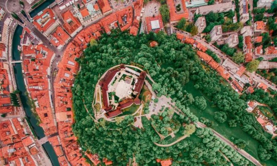 Ljubljana: Castle Entry Ticket with Optional Funicular Ride - Choosing the audio guide or Time Machine