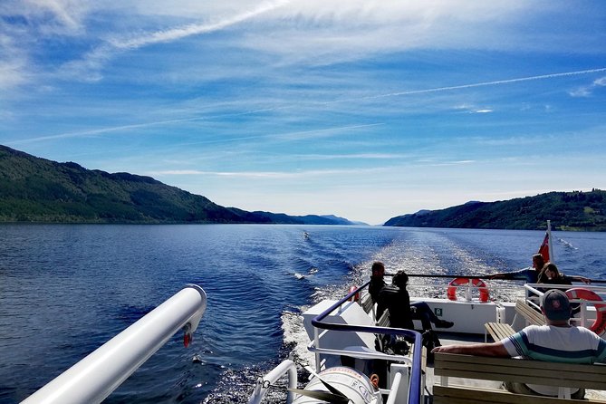 Loch Ness 1-Hour Cruise with Urquhart Castle Views - Leaving the harbor and finding your place