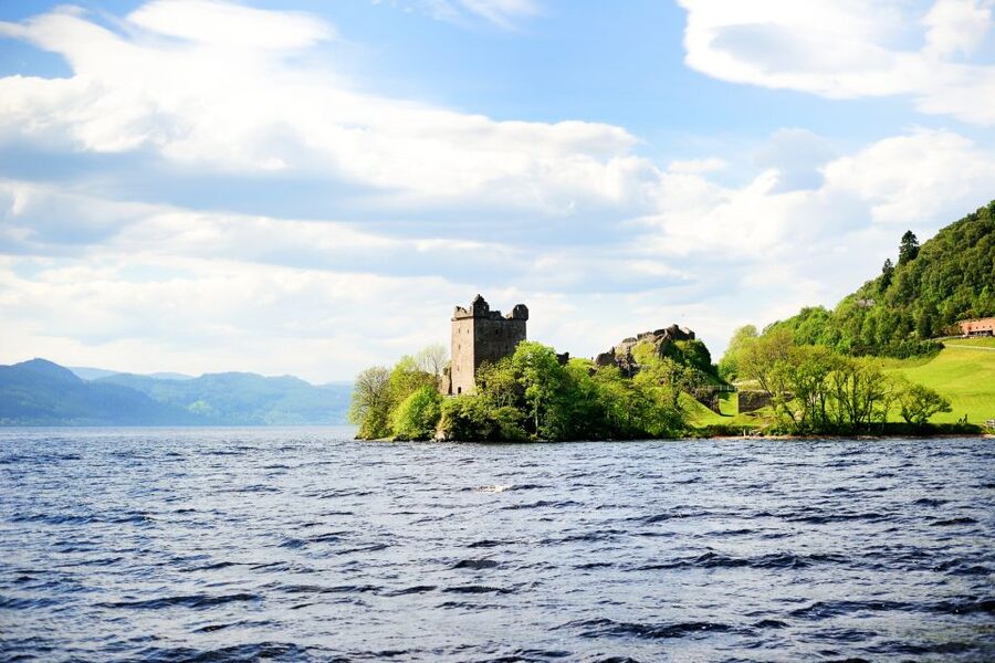 Loch Ness: Urquhart Castle Round-Trip Cruise - Choosing the best seat on board