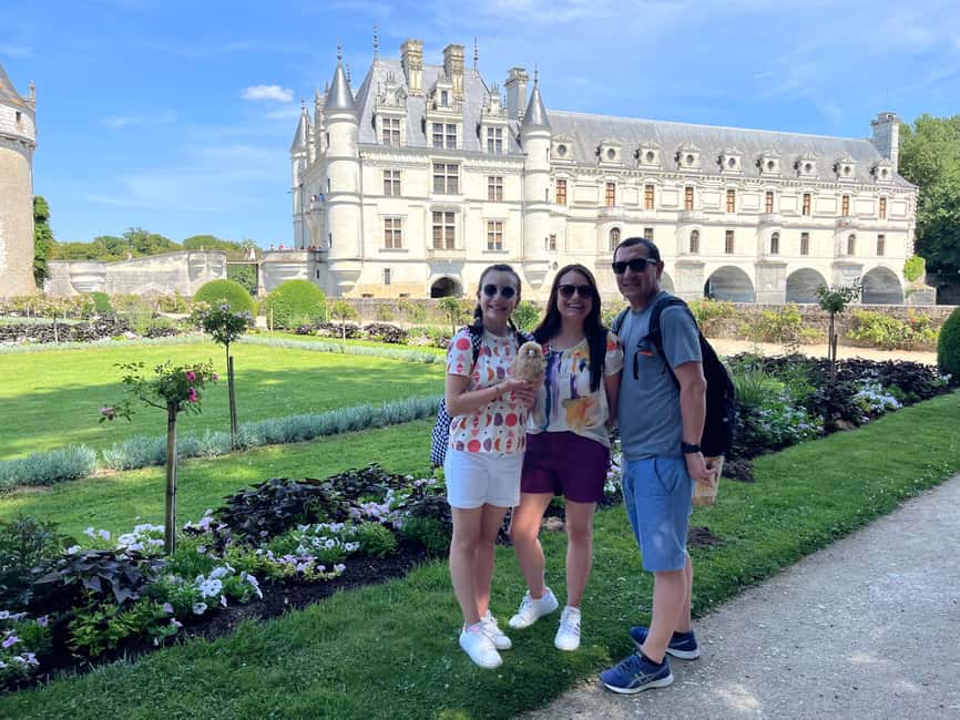Loire Castles Day Trip & Wine Tasting - Lunch in Amboise, with room for your own choice