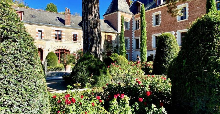 Loire Valley Castles: Chenonceau, Amboise & Da Vinci Trip - The ride from Paris takes patience