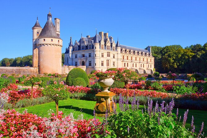 Loire Valley Castles Day Trip from Paris with Complementary Wine - Chenonceau: the graceful castle over the river