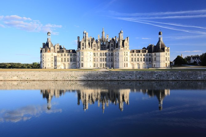 Loire Valley Castles Trip with Chenonceau and Chambord from Paris - Live guide or audio guide?