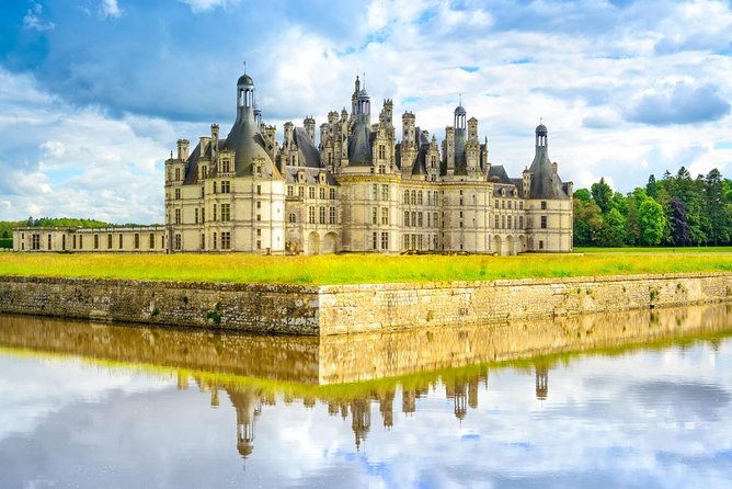 Loire Valley Castles Trip with Chenonceau and Chambord from Paris - Leaving Paris before breakfast
