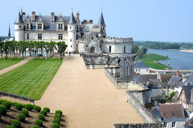 Loire Valley Castles VIP Private Tour: Chambord, Chenonceaux, Amboise - Chenonceau, the castle over the Cher River