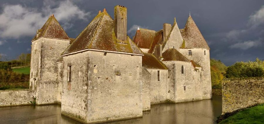 Loire Valley; Gastronomic Tour; Medieval Castle - Three wines from the Buranlure estate