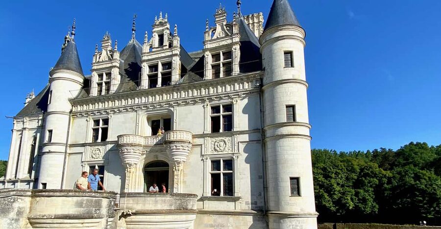Loire Valley Royal Castles Small Group Day Trip from Paris - Château de Blois and four styles of French architecture