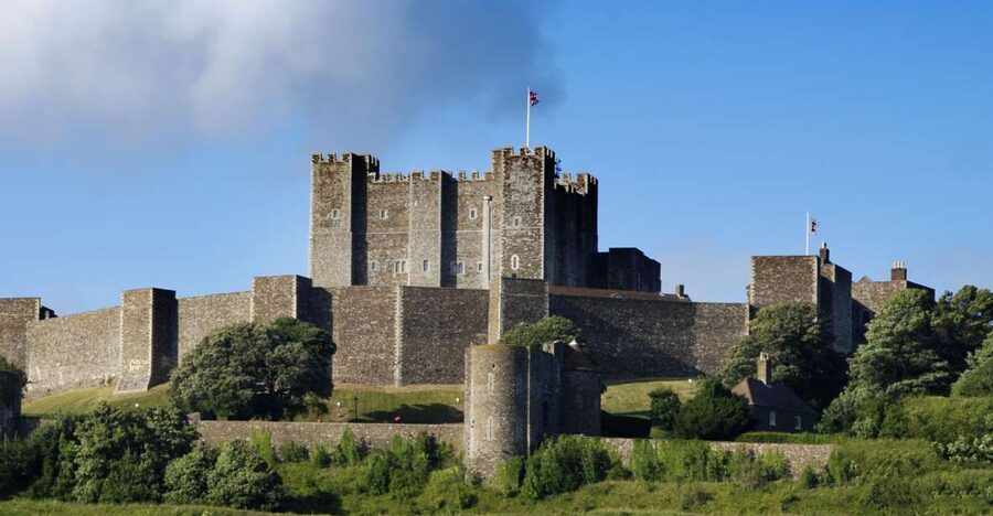 London: Canterbury Cathedral, Dover Castle, and White Cliffs - At a glance