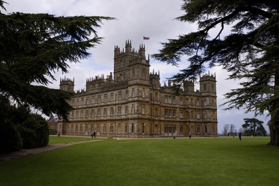 London: Downton Abbey, Cotswolds, and Highclere Castle Tour - Shilton’s ford and Bates’s Red Lion
