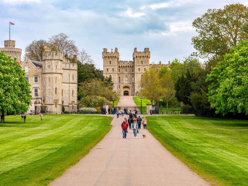 London: Stonehenge and Windsor Castle Day Trip - One day, two very different sides of England