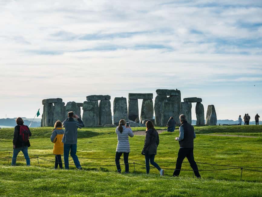 London: Stonehenge and Windsor Castle Day Trip - The long ride from Earls Court to Stonehenge