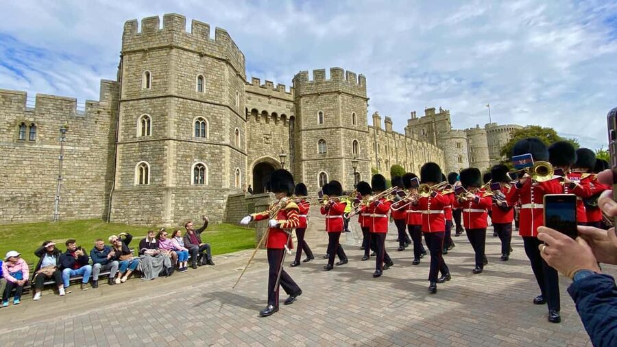 London: Stonehenge, Windsor Castle, Bath, Lacock & Pub Lunch - What this London day trip is really trying to do