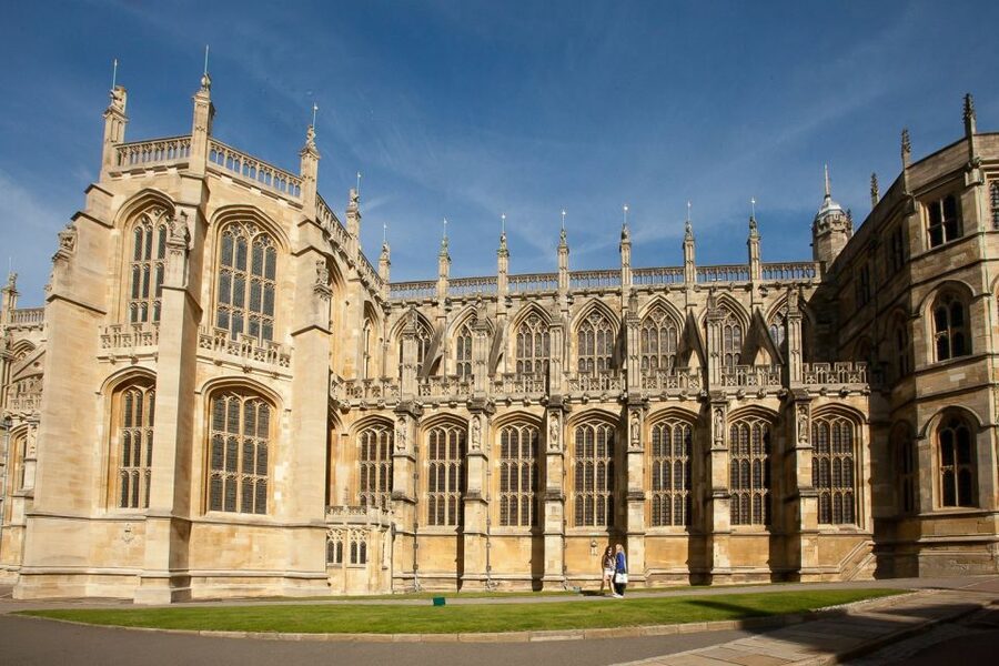 London: Stonehenge, Windsor Castle, Bath, Lacock & Pub Lunch - The guide can make or break the long hours