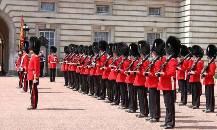 London: Westminster Tour and Windsor Castle Entry Ticket - Trafalgar Square and Whitehall’s ceremonial route