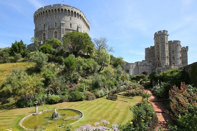 London, Windsor Castle, Hampton Court Palace with Free Snack Pack - What the guide does, and what you do alone