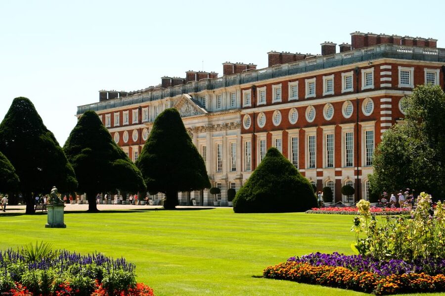 London: Windsor Castle & Henry VIII's Hampton Court Palace - Two royal worlds on one South East England day