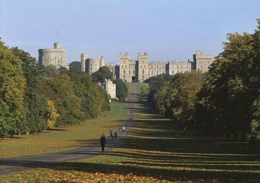 London: Windsor Castle & Henry VIII's Hampton Court Palace - Who should book this royal double bill?