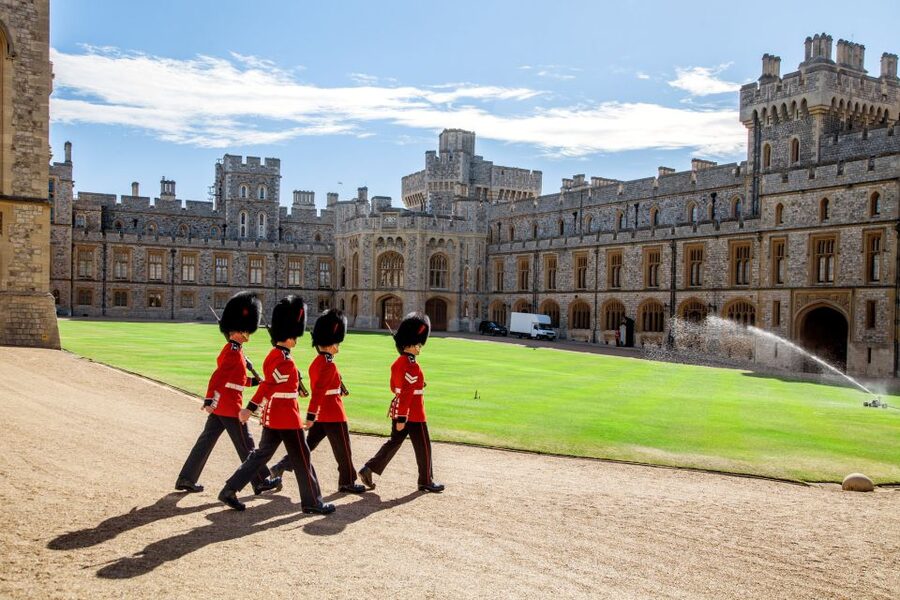 London: Windsor Castle, Stonehenge, and Bath Day Trip - Bath: Roman water and Georgian streets