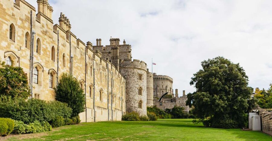 London: Windsor Castle, Stonehenge & Bath Full-Day Tour - Stonehenge on the open Salisbury Plain