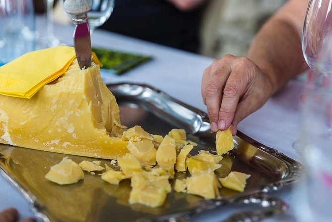 Lucerne CH Experience: Cheese, Chocolate, Chapel Bridge & Château - Adding the one-hour Lake Lucerne cruise