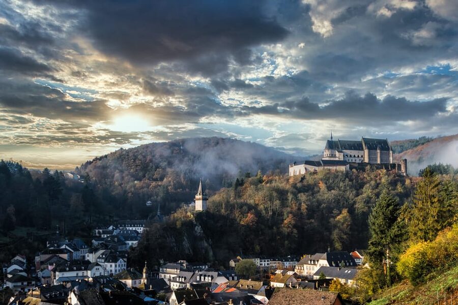 Luxembourg: Vianden Castle Entry Ticket - A self-guided route through Romanesque and Gothic rooms