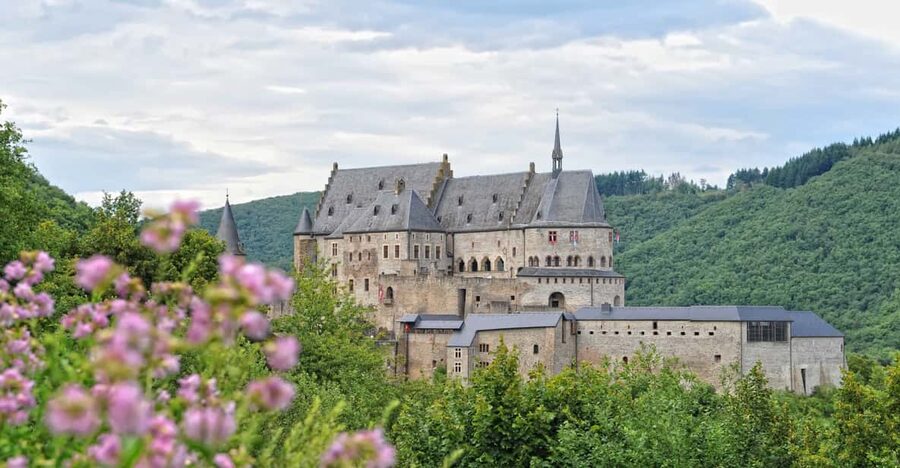 Luxembourg: Vianden Castle Entry Ticket - The chapel and two manors