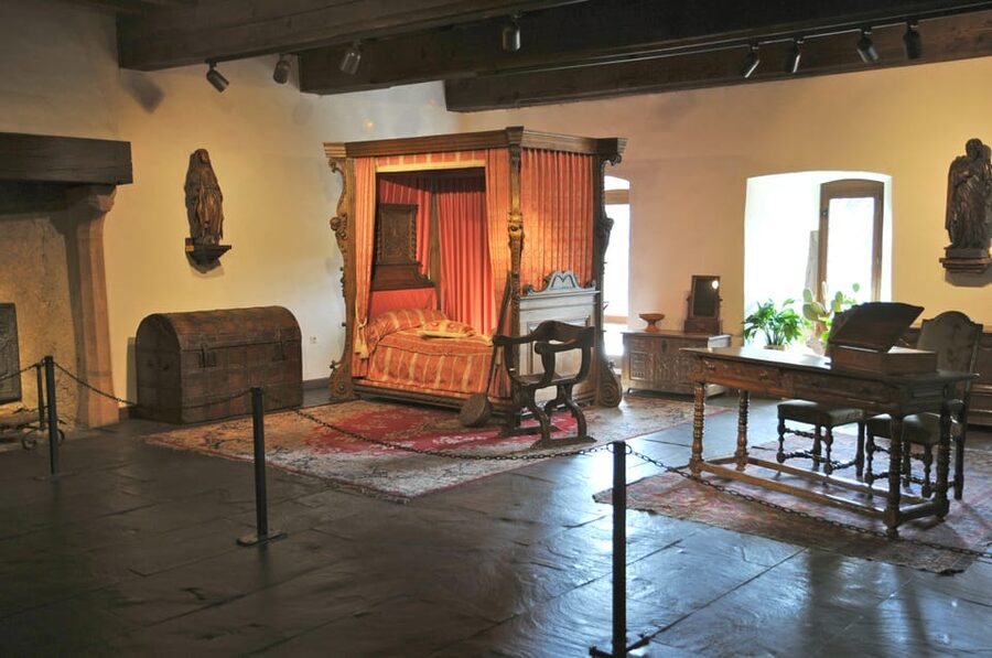 Luxembourg: Vianden Castle Entry Ticket - The Great Palace and Jülich building