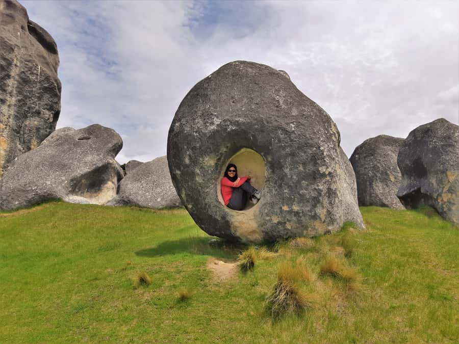 Lyttelton: Shore Excursion, Castle Hill & Inland Canterbury - Porters Pass, Lake Lyndon, and the turn toward the mountains