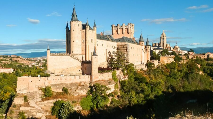 Madrid: Segovia and Toledo Tour, Alcazar, and Cathedral - Guides, languages, and group management