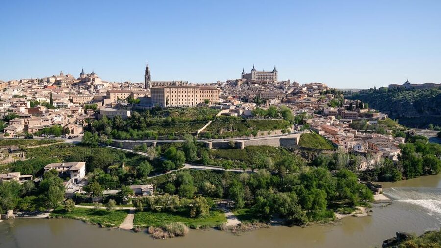 Madrid: Toledo and Segovia Tour with Alcazar and Cathedral - The Madrid lunch break