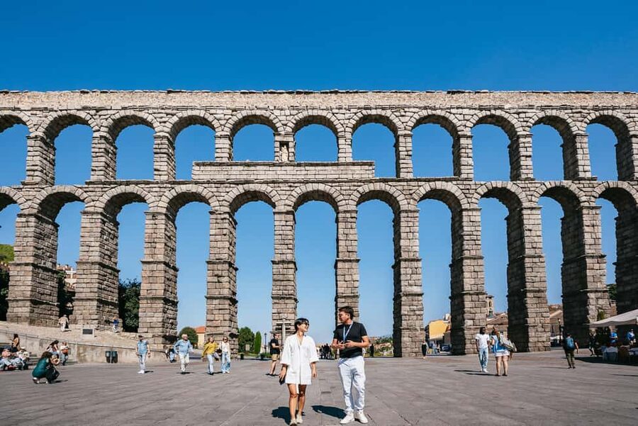 Madrid: Toledo & Segovia Tour w/ Cathedral, Alcazar & Lunch - Segovia’s Roman aqueduct and Plaza Mayor