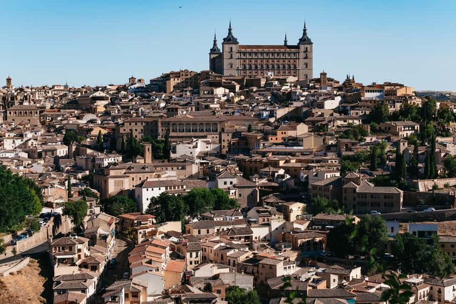 Madrid: Toledo & Segovia Tour w/ Cathedral, Alcazar & Lunch - Entering Segovia Cathedral