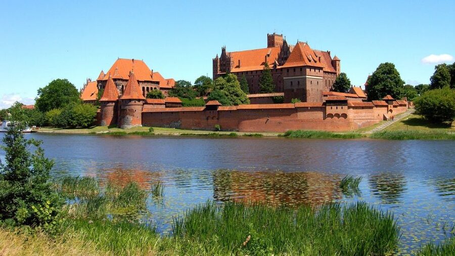 Malbork Castle Tour: 6-Hour Private Tour - Armor, weapons, towers, and many stairs