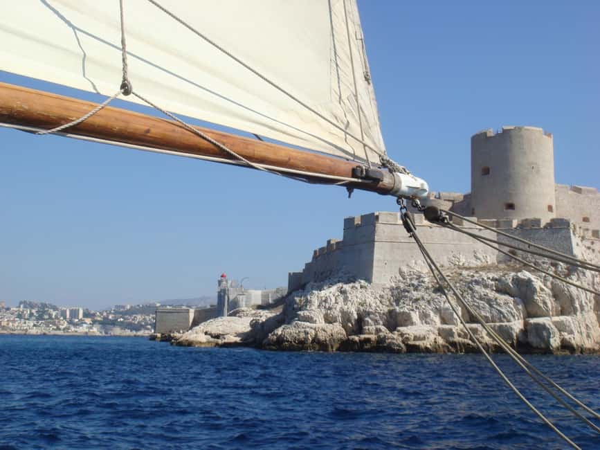 Marseille: Château d'If and Frioul Calanques Sailing Cruise - Leaving Les Barquettes for the Open Bay