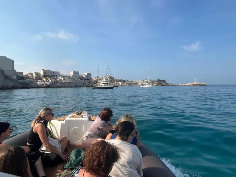 Marseille: Set sail for the Château d'If and the Frioul Islands - A small boat and a flexible captain