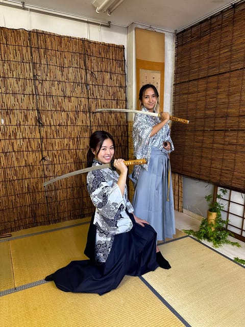 Matsumoto: Castle and Samurai Sword Fighting Night Tour - Why this Matsumoto evening works so well