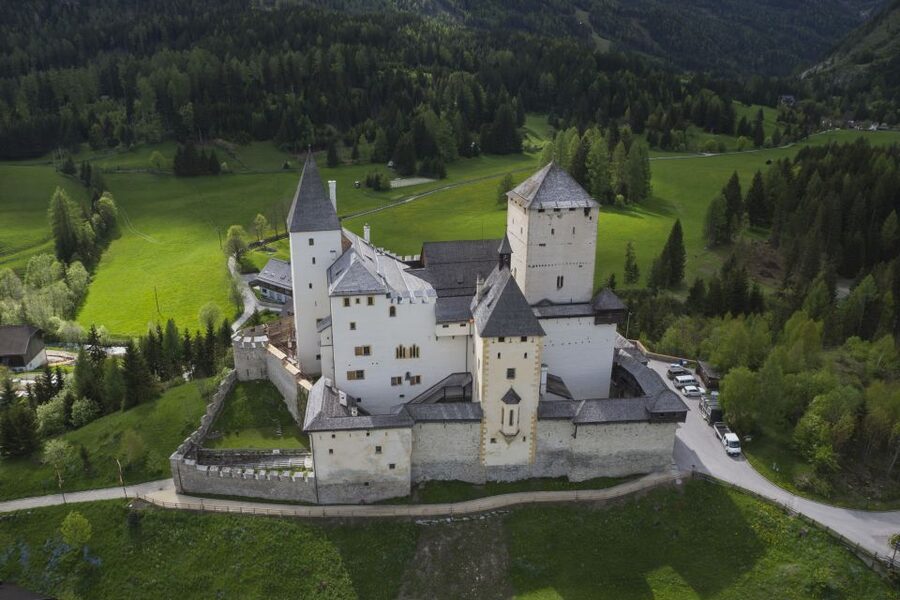 Mauterndorf: Castle Entrance Ticket - Entering the castle with Archbishop Leonhard von Keutschach