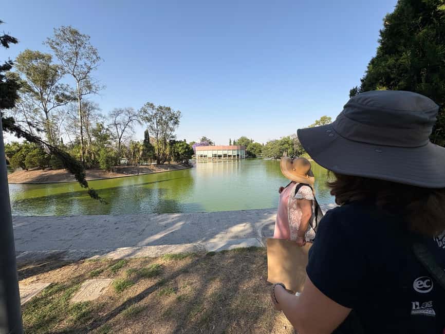 Mexico City: Chapultepec Castle and Forest Guided Tour - How the guides shape the experience