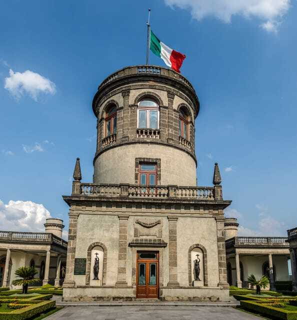 Mexico City: Visit Chapultepec Castle and the Anthropology Museum - How the guide affects the experience