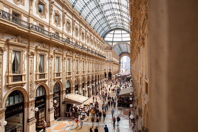 Milan: Duomo, Scala, Sforza Castle and Last Supper Private Tour - La Scala and Piazza della Scala: a quick look at Milanese opera