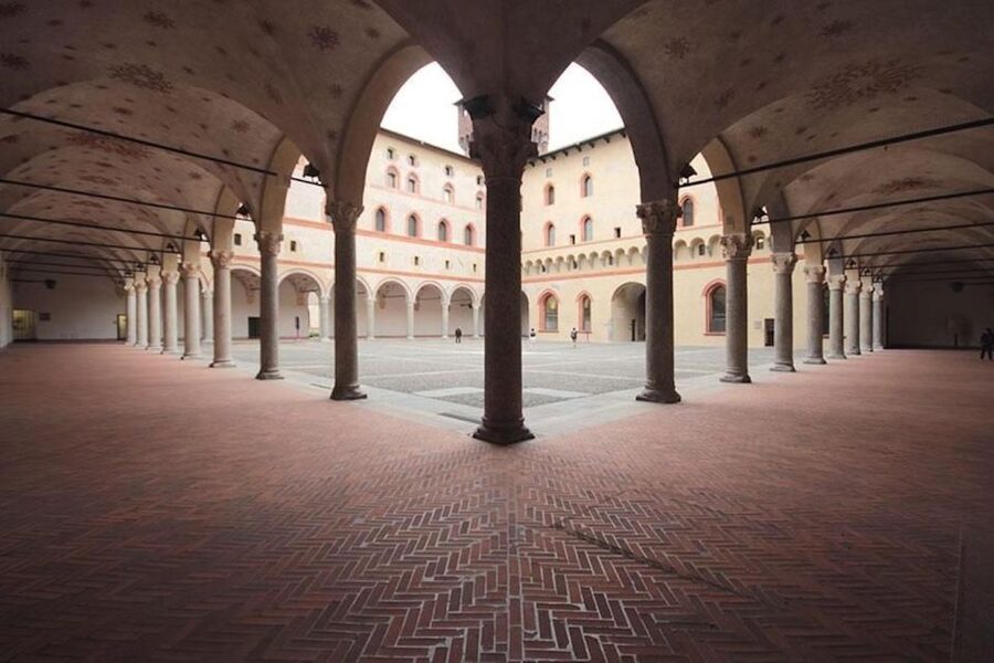 Milan: Duomo, Sforza Castle, and Pieta Guided Tour - Pace, group size, and guide quality