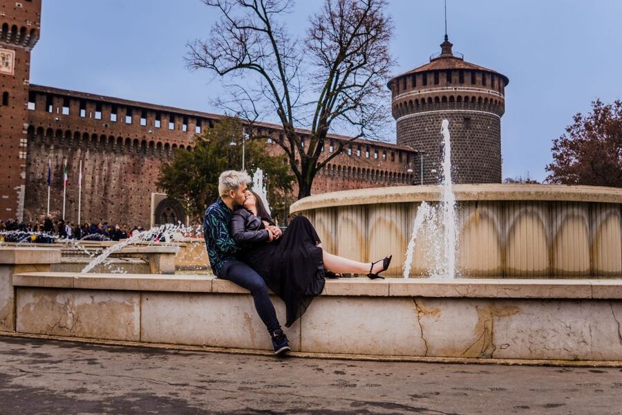 Milan: Professional Photoshoot Outside Sforza Castle - What happens during the 15 to 45 minute session