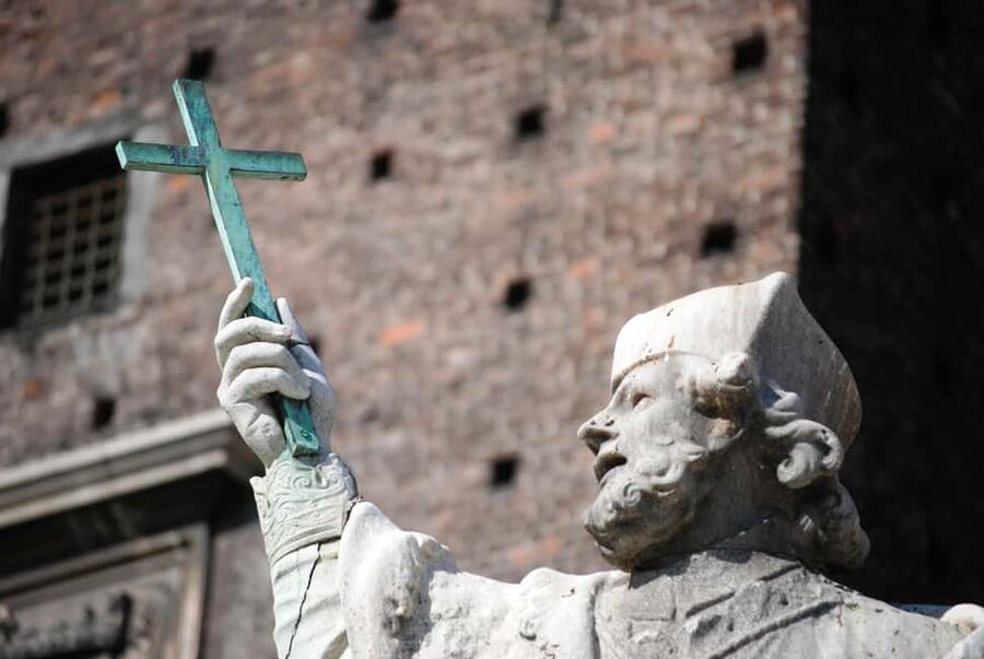 Milano: Highlights Private Tour, Duomo, Castle & Gelato - San Bernardino alle Ossa and its unsettling walls