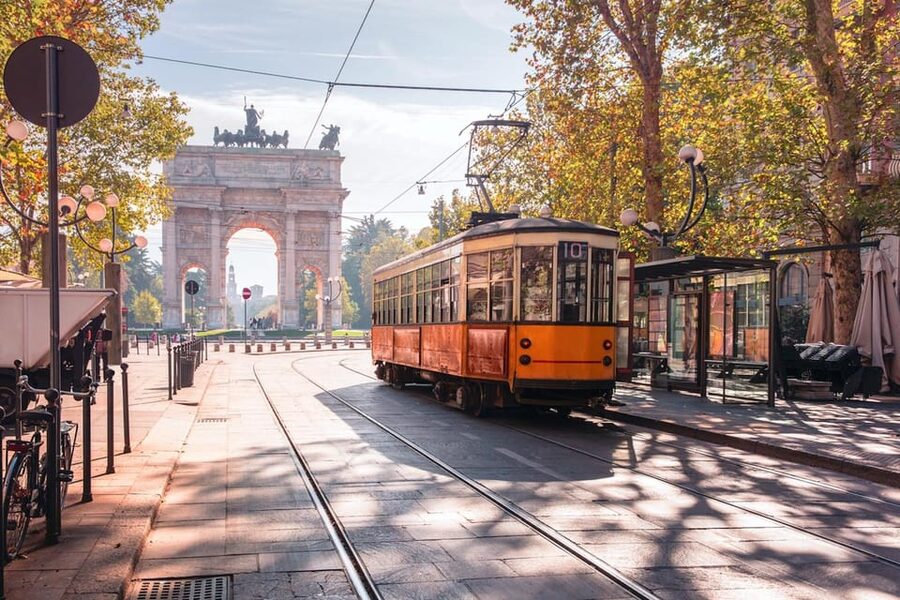 Milano: Highlights Private Tour, Duomo, Castle & Gelato - A taste of local Milan