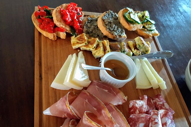 Montalcino: Brunello Wine Tasting & Lunch in a Tuscan Castle - Arriving at Castello Tricerchi